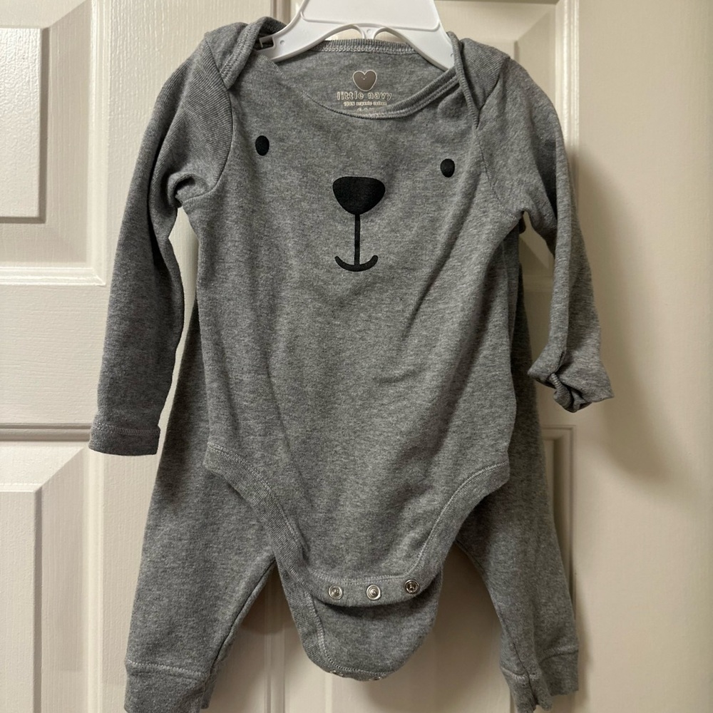 2 piece set: Gray Bodysuit with Bear Design and pants. Organic cotton